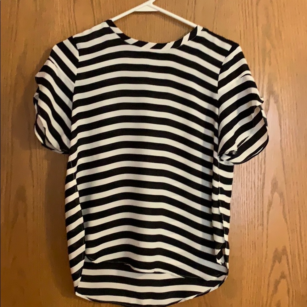 Short sleeve loft top